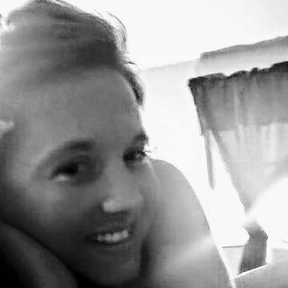 Meet your Posher, Stephanie - Picture 1 of 1